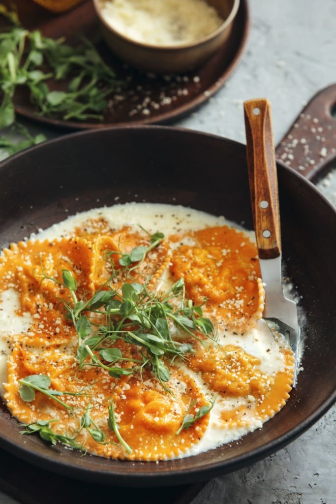 Raviolis con microgreens